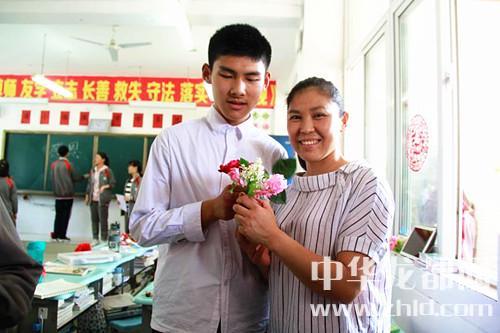 母親節(jié)，周口高中生這樣過！