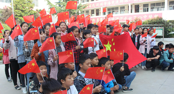 鄲城縣社會(huì)各界開展“中國(guó)紅慶國(guó)慶”慶?；顒?dòng)