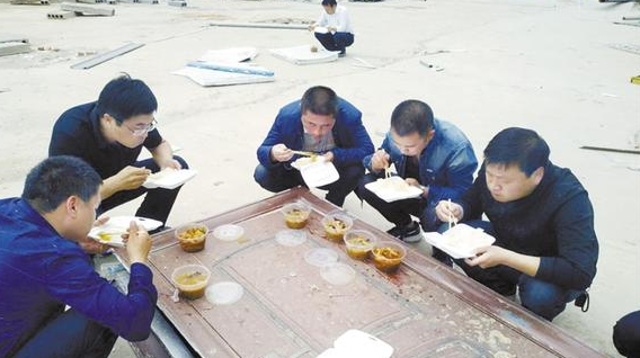 為了“創(chuàng)衛(wèi)”，他們蠻拼的