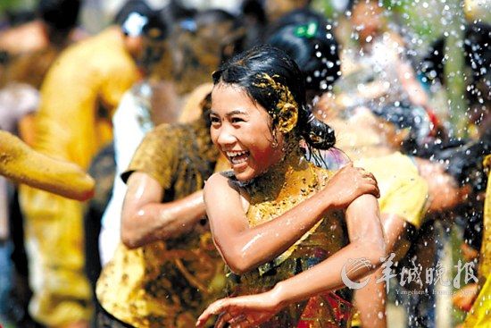 中國佤族司崗里“摸你黑”狂歡節(jié) 中國佤族司崗里“摸你黑”狂歡節(jié)